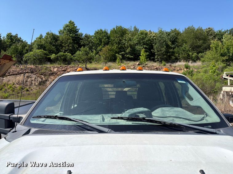 image for item EW0011 2015 Ford F350 Super Duty Crew Cab flatbed pickup truck