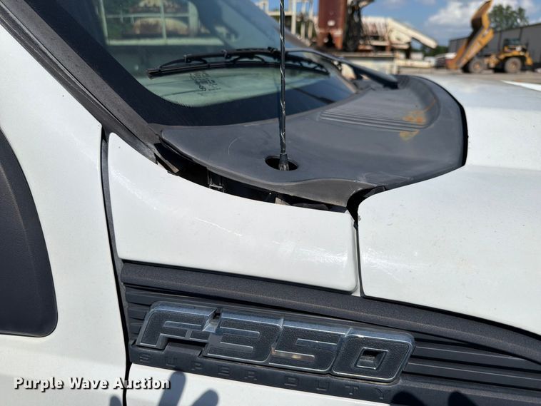 image for item EW0011 2015 Ford F350 Super Duty Crew Cab flatbed pickup truck