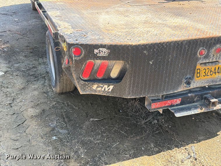 image for item EW0011 2015 Ford F350 Super Duty Crew Cab flatbed pickup truck