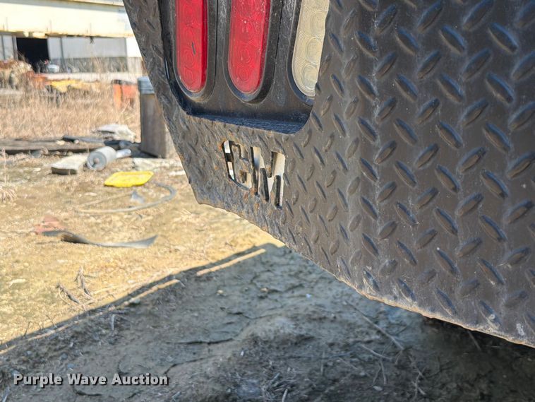 image for item EW0011 2015 Ford F350 Super Duty Crew Cab flatbed pickup truck