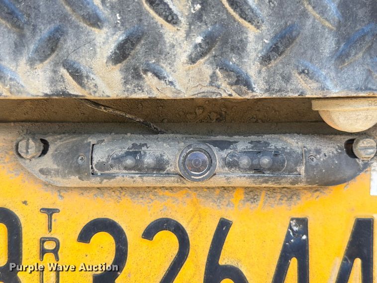 image for item EW0011 2015 Ford F350 Super Duty Crew Cab flatbed pickup truck