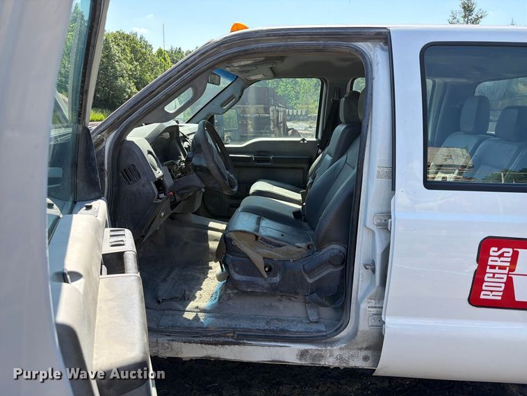 image for item EW0011 2015 Ford F350 Super Duty Crew Cab flatbed pickup truck