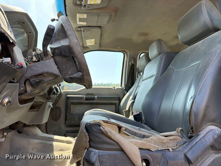 image for item EW0011 2015 Ford F350 Super Duty Crew Cab flatbed pickup truck