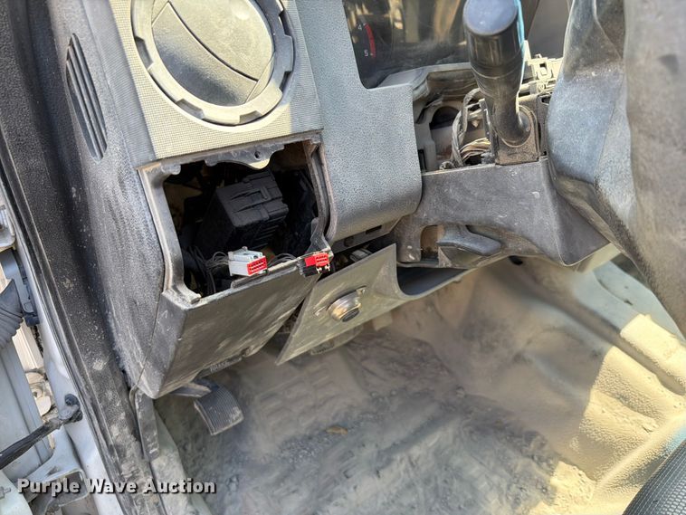 image for item EW0011 2015 Ford F350 Super Duty Crew Cab flatbed pickup truck