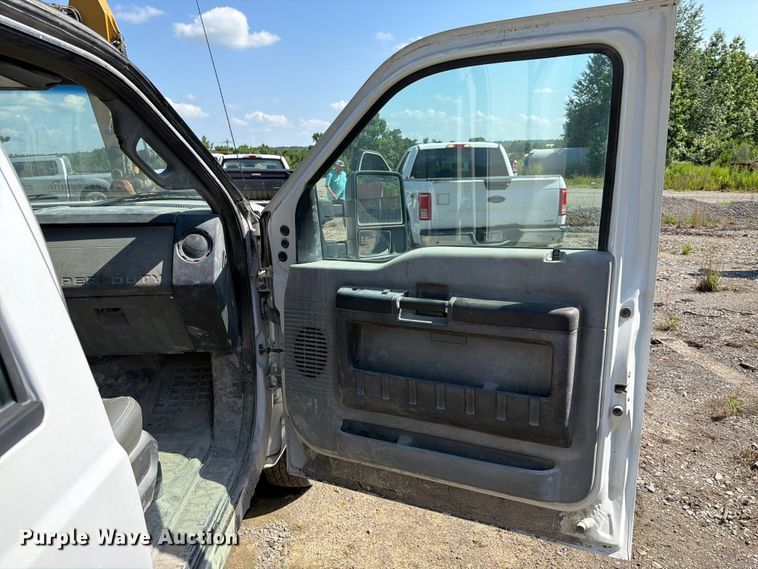 image for item EW0011 2015 Ford F350 Super Duty Crew Cab flatbed pickup truck