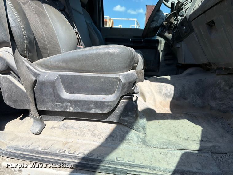 image for item EW0011 2015 Ford F350 Super Duty Crew Cab flatbed pickup truck