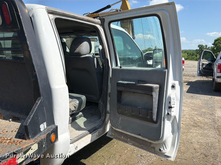 image for item EW0011 2015 Ford F350 Super Duty Crew Cab flatbed pickup truck