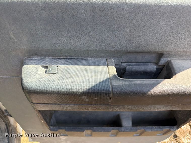 image for item EW0011 2015 Ford F350 Super Duty Crew Cab flatbed pickup truck