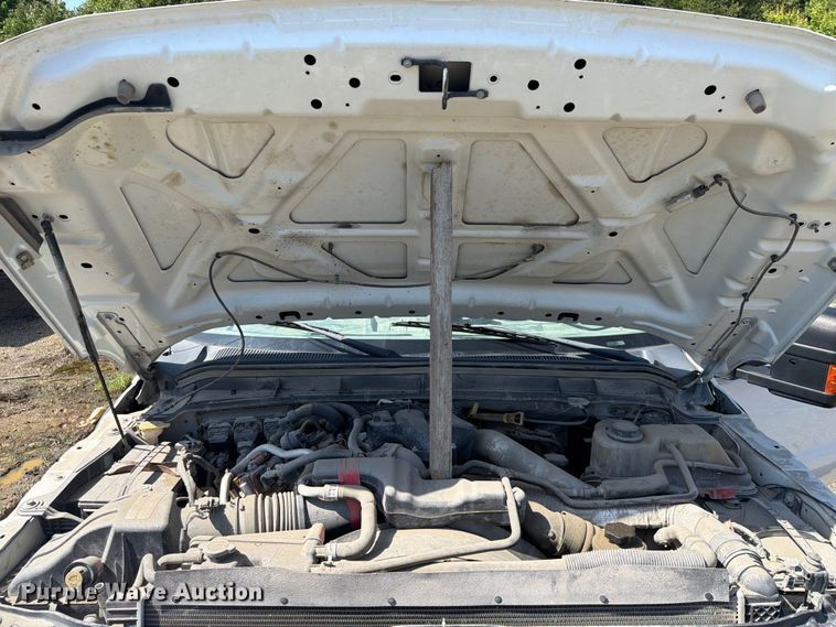 image for item EW0011 2015 Ford F350 Super Duty Crew Cab flatbed pickup truck