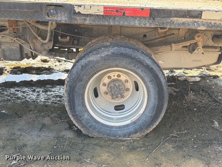 image for item EW0011 2015 Ford F350 Super Duty Crew Cab flatbed pickup truck
