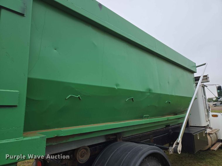 image for item EW0180 2006 Kenworth T300 hook lift truck