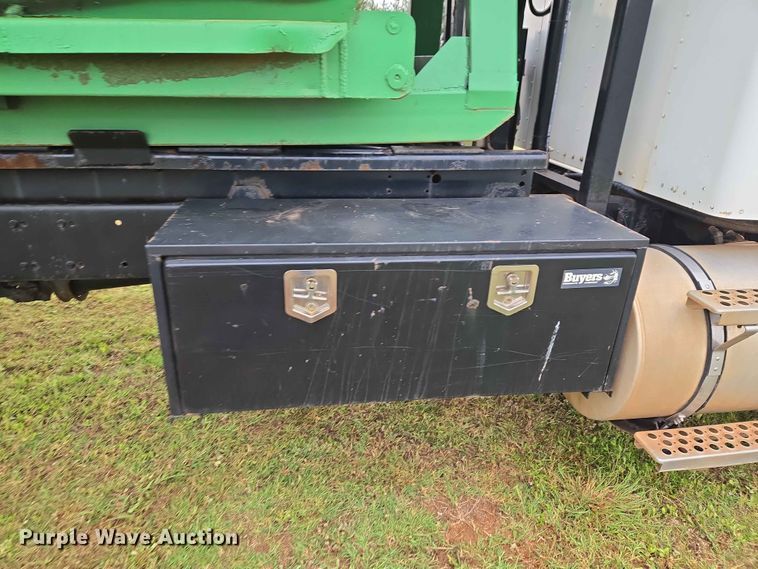 image for item EW0180 2006 Kenworth T300 hook lift truck