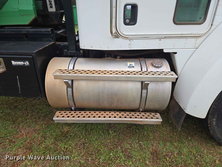 image for item EW0180 2006 Kenworth T300 hook lift truck
