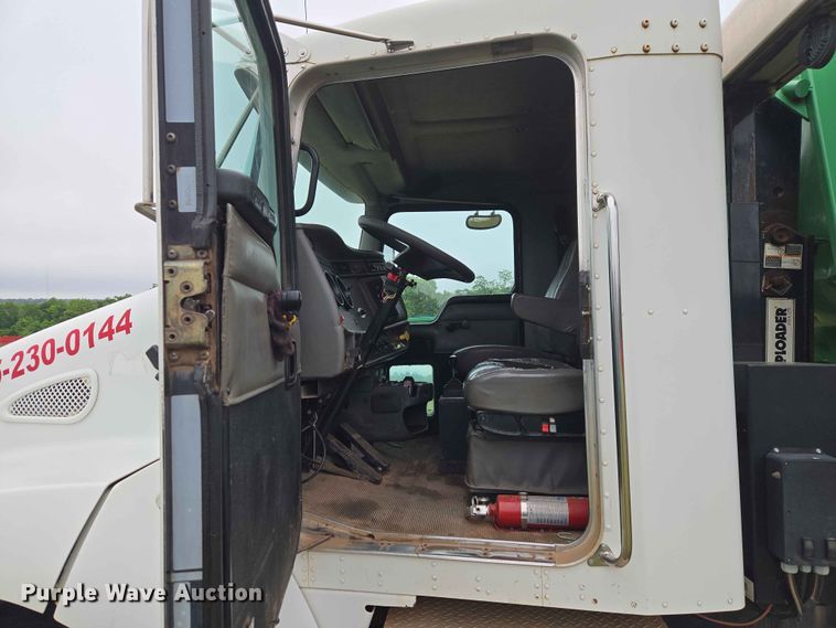 image for item EW0180 2006 Kenworth T300 hook lift truck