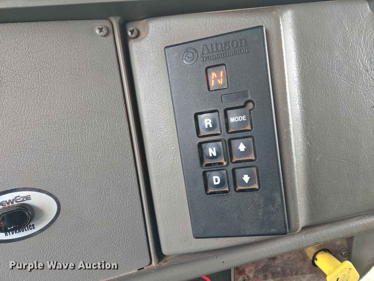 image for item EW0180 2006 Kenworth T300 hook lift truck