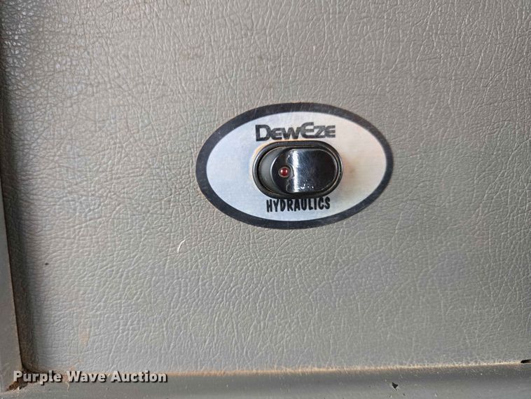 image for item EW0180 2006 Kenworth T300 hook lift truck