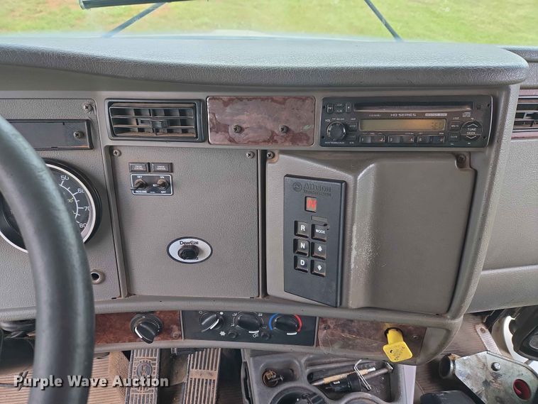 image for item EW0180 2006 Kenworth T300 hook lift truck