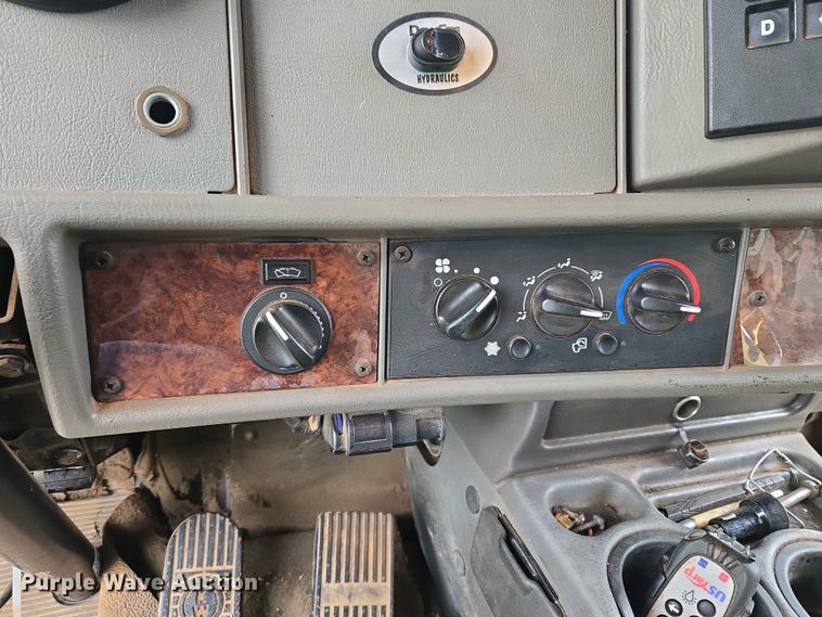 image for item EW0180 2006 Kenworth T300 hook lift truck