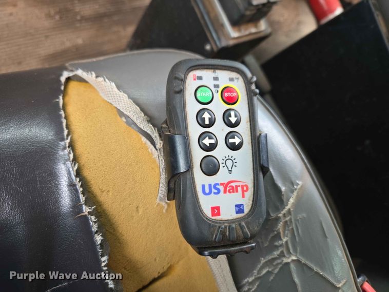 image for item EW0180 2006 Kenworth T300 hook lift truck