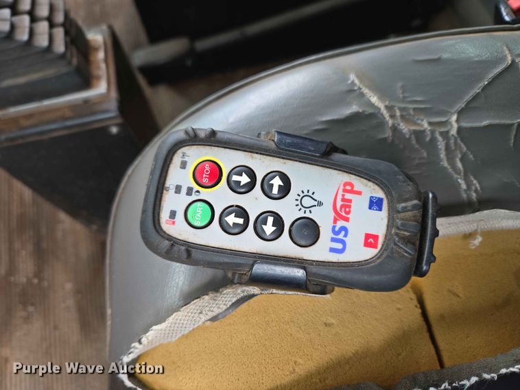 image for item EW0180 2006 Kenworth T300 hook lift truck