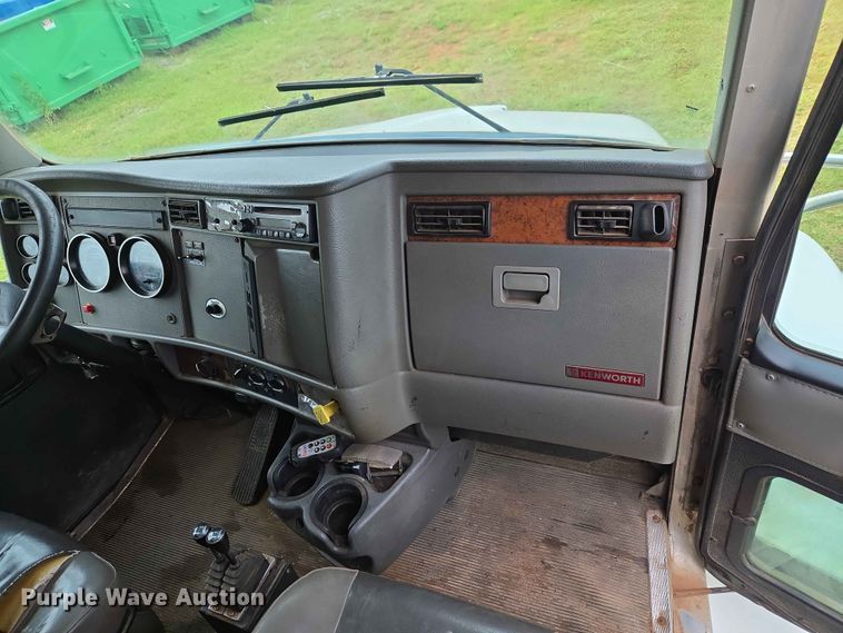image for item EW0180 2006 Kenworth T300 hook lift truck