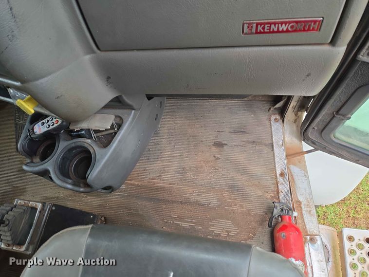 image for item EW0180 2006 Kenworth T300 hook lift truck