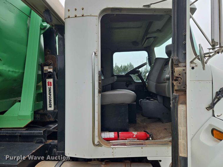 image for item EW0180 2006 Kenworth T300 hook lift truck