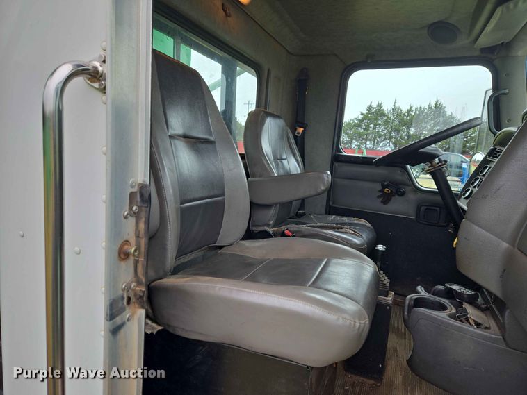 image for item EW0180 2006 Kenworth T300 hook lift truck