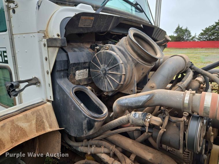 image for item EW0180 2006 Kenworth T300 hook lift truck
