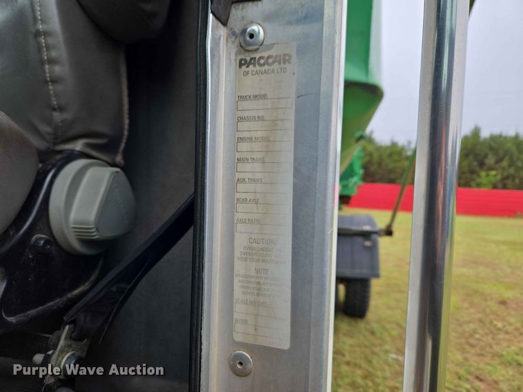 image for item EW0180 2006 Kenworth T300 hook lift truck