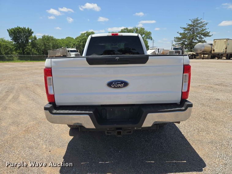 image for item EW0304 2019 Ford F250 Super Duty Crew Cab pickup truck