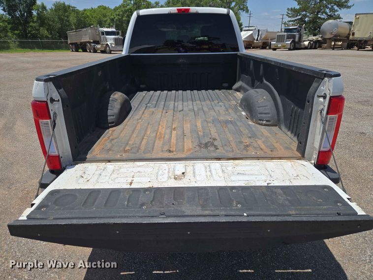 image for item EW0304 2019 Ford F250 Super Duty Crew Cab pickup truck