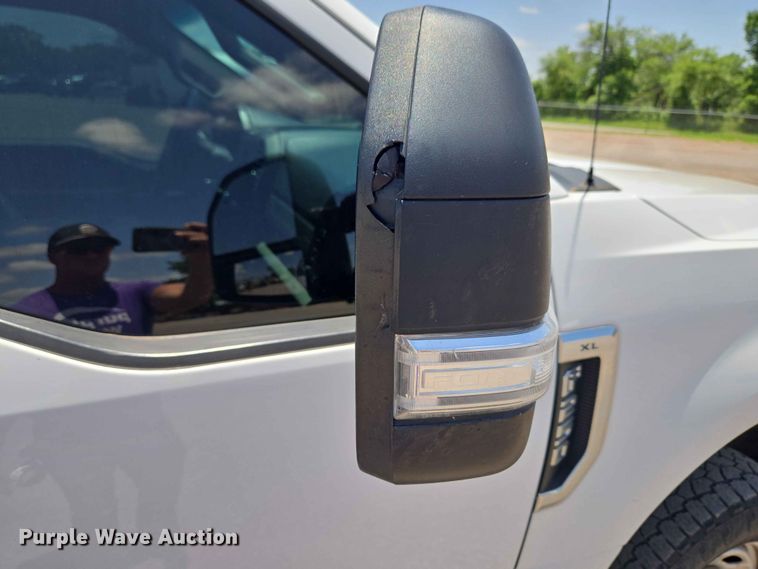 image for item EW0304 2019 Ford F250 Super Duty Crew Cab pickup truck
