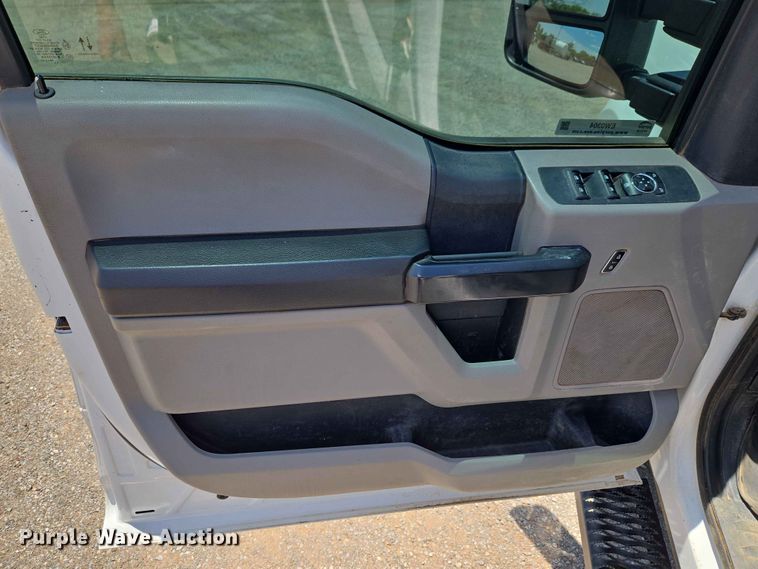 image for item EW0304 2019 Ford F250 Super Duty Crew Cab pickup truck