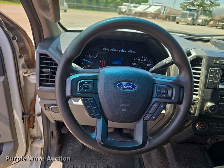image for item EW0304 2019 Ford F250 Super Duty Crew Cab pickup truck