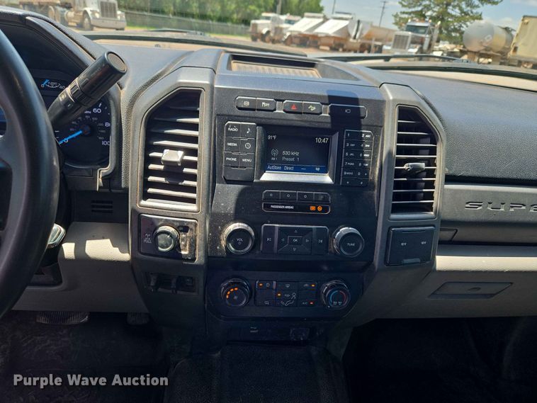 image for item EW0304 2019 Ford F250 Super Duty Crew Cab pickup truck