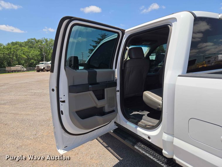 image for item EW0304 2019 Ford F250 Super Duty Crew Cab pickup truck