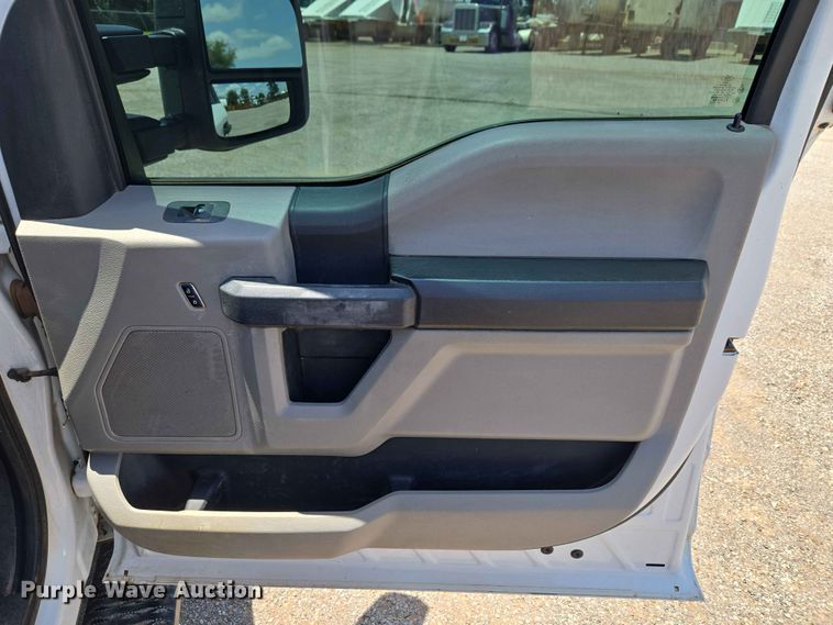 image for item EW0304 2019 Ford F250 Super Duty Crew Cab pickup truck