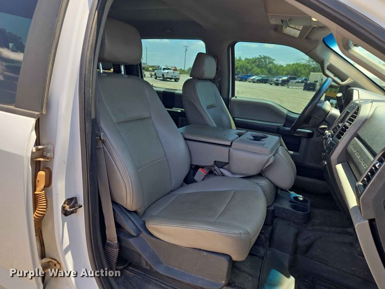 image for item EW0304 2019 Ford F250 Super Duty Crew Cab pickup truck