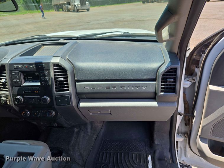 image for item EW0304 2019 Ford F250 Super Duty Crew Cab pickup truck