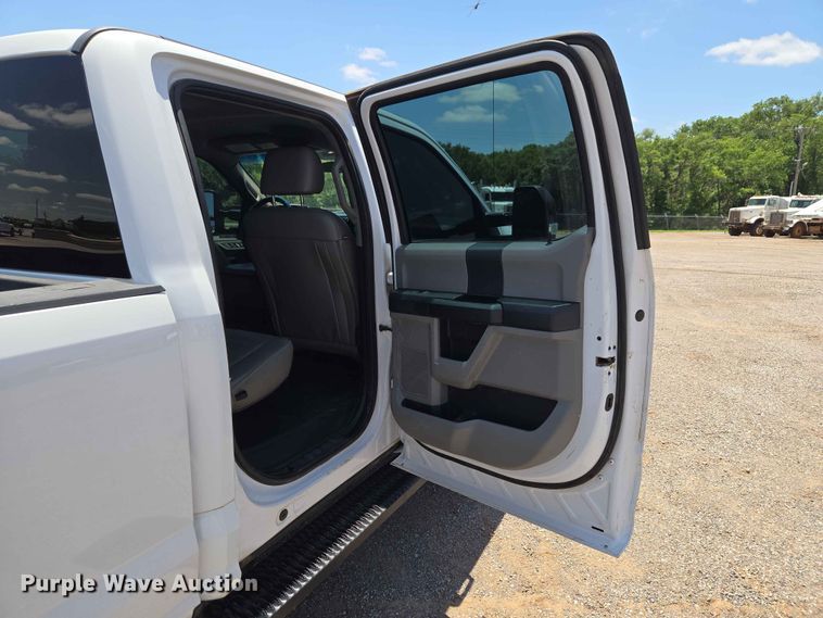 image for item EW0304 2019 Ford F250 Super Duty Crew Cab pickup truck