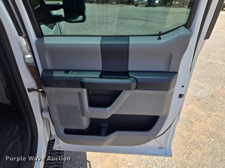image for item EW0304 2019 Ford F250 Super Duty Crew Cab pickup truck