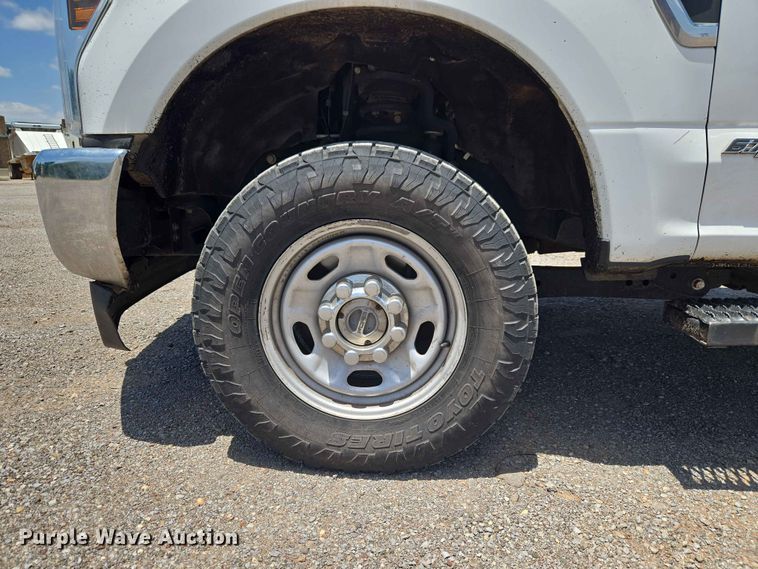 image for item EW0304 2019 Ford F250 Super Duty Crew Cab pickup truck