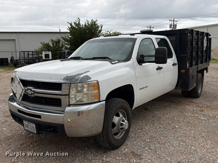 2010 Chevrolet Silverado 3500HD Crew Cab flatbed pickup truck