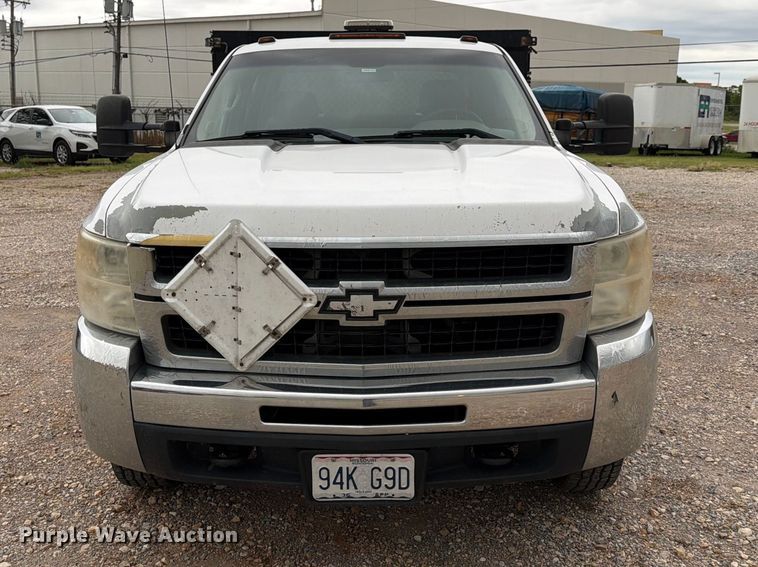 image for item EW0332 2010 Chevrolet Silverado 3500HD Crew Cab flatbed pickup truck