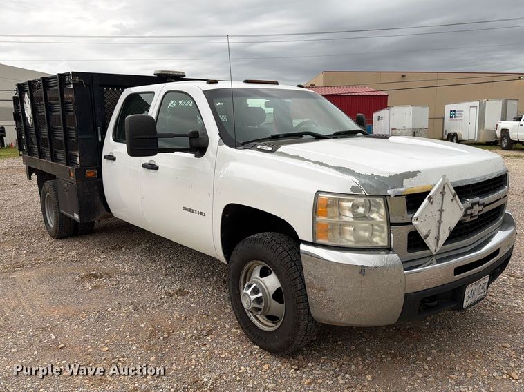 image for item EW0332 2010 Chevrolet Silverado 3500HD Crew Cab flatbed pickup truck