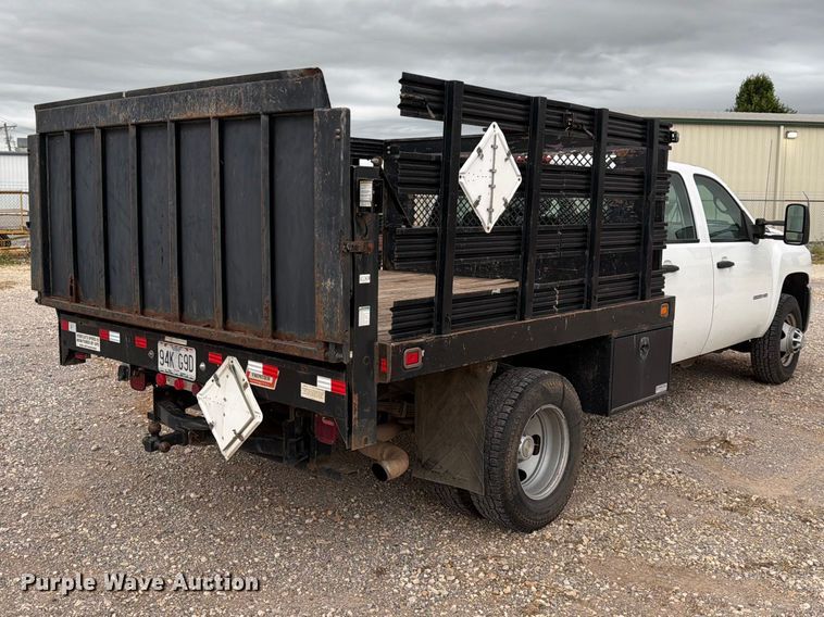 image for item EW0332 2010 Chevrolet Silverado 3500HD Crew Cab flatbed pickup truck