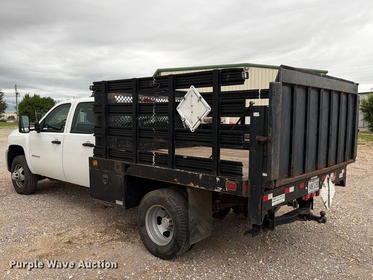image for item EW0332 2010 Chevrolet Silverado 3500HD Crew Cab flatbed pickup truck