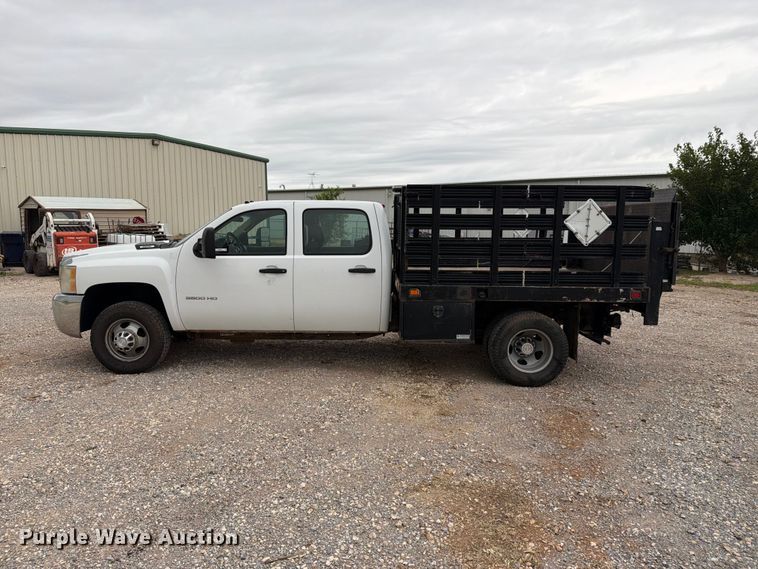 image for item EW0332 2010 Chevrolet Silverado 3500HD Crew Cab flatbed pickup truck