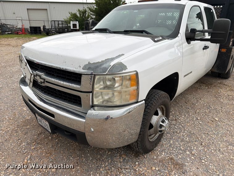 image for item EW0332 2010 Chevrolet Silverado 3500HD Crew Cab flatbed pickup truck